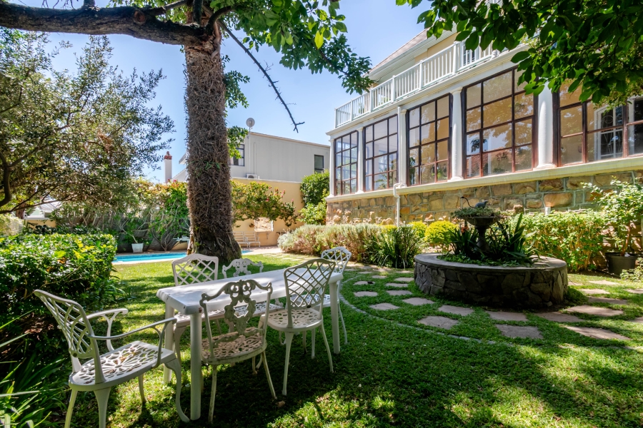 6 Bedroom Property for Sale in Fresnaye Western Cape